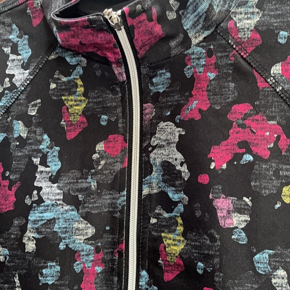 Avenue - Picture 2 of 4